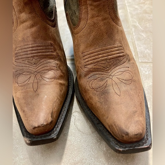 Gorgeous J.B. Dillon distressed leather cowgirl booties! - Picture 8 of 17